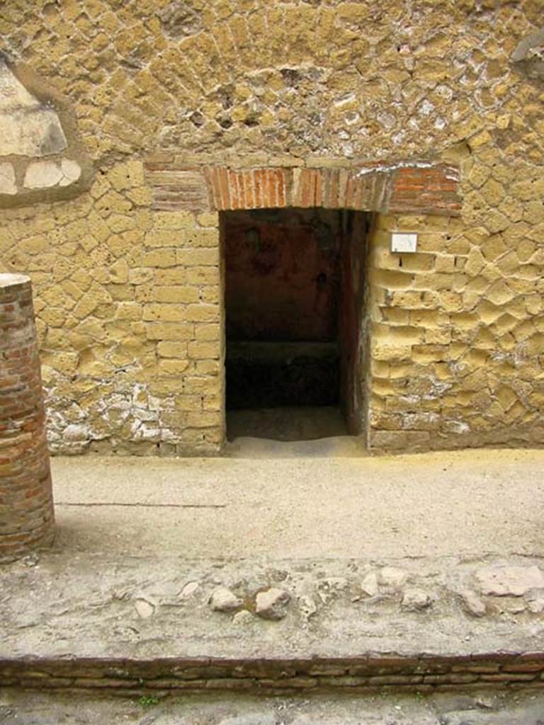 VI.9,Herculaneum. May 2003. Looking west to entrance doorway.
Photo courtesy of Nicolas Monteix.